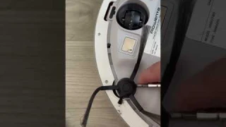 Как снять боковую щетку с робота пылесоса rowenta