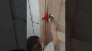 Блокиратор дверей для малышей детей  #блокиратордверей #защитадетей